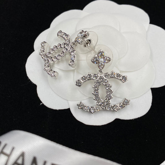Boucles d'oreilles fleur scintillante en zircon