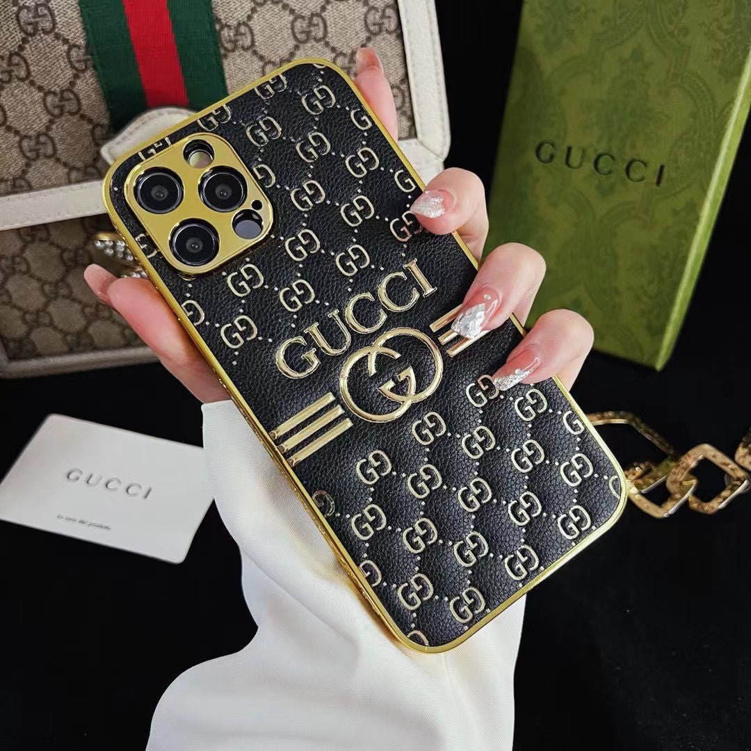 Estuche de cuero con bronceado electrolítico