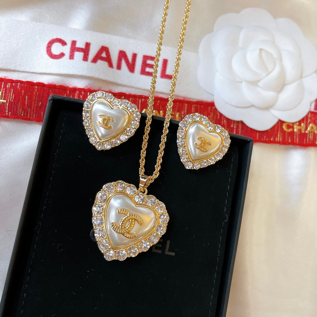 Conjunto de pendientes y collar de corazón con perlas y diamantes vintage