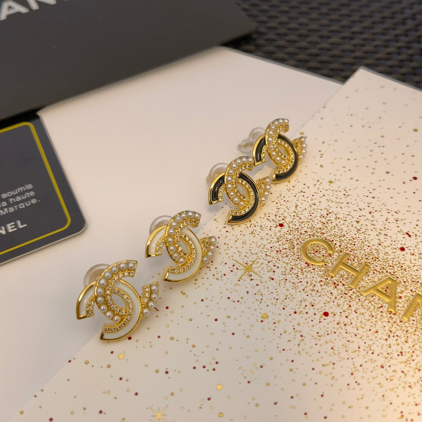 Pendientes de costura de perlas y diamantes de imitación de moda