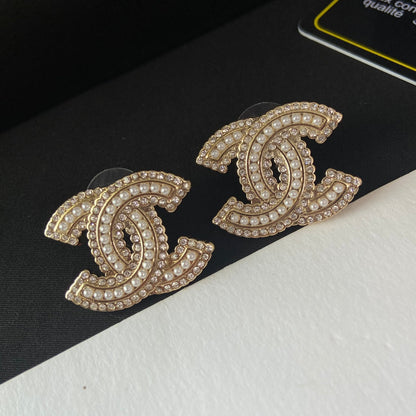 Boucles d'oreilles clous lettre perle diamant
