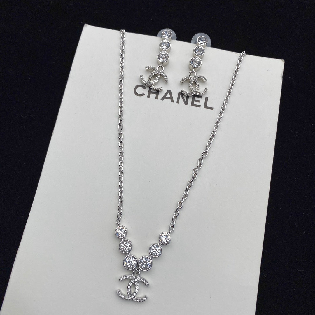 Juego de collar y pendientes de cristal de diamante