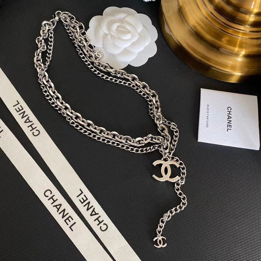 Collier avec Pendentif Simple et Logo Tendance