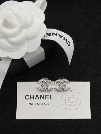 Pendientes de doble C de perlas y diamantes