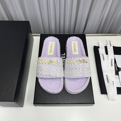 Sandalias planas clásicas de moda