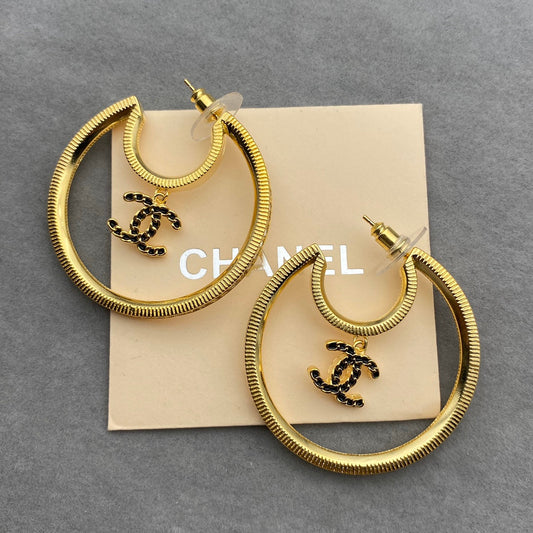 Pendientes de luna con colgante de doble C
