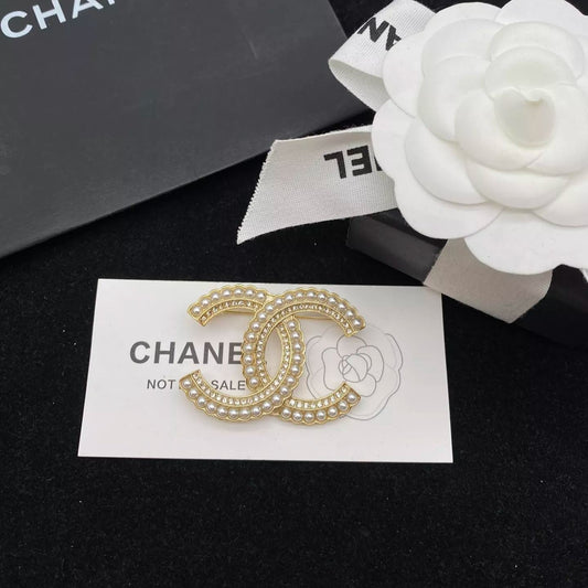 Broche diamantée épissée de perles de tempérament
