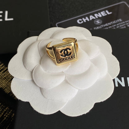Anillo Abierto Cuadrado con Temperamento