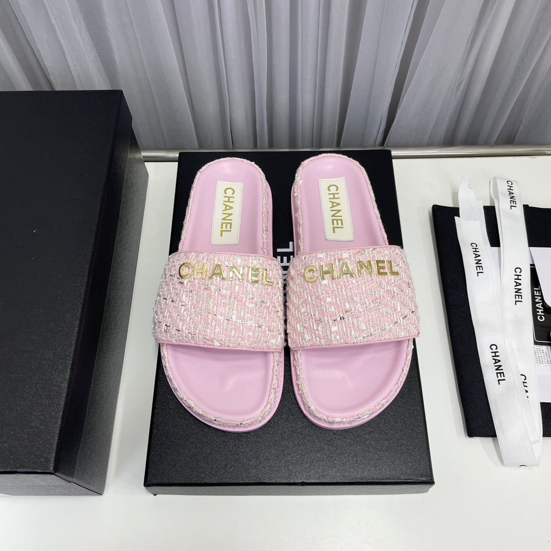 Sandalias planas clásicas de moda