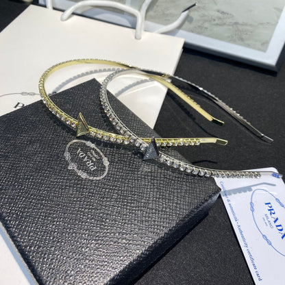 Diadema con Diamantes y Logo de Triángulo