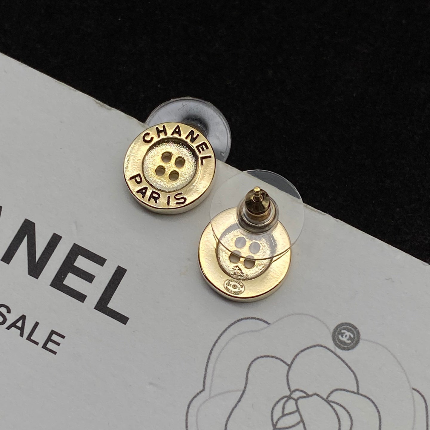 Aretes de botón con grabado de logotipo creativo