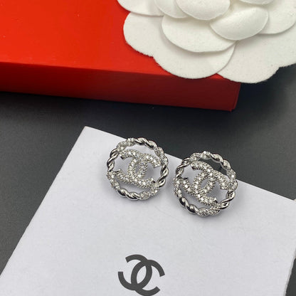 Fines boucles d'oreilles clous rondes en zircon étincelant