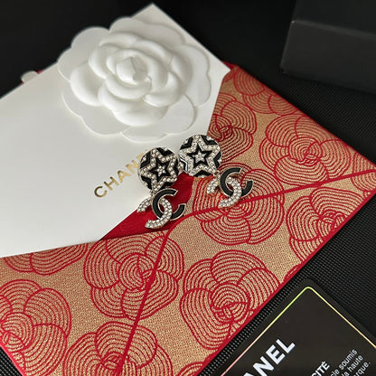 Aretes negros con paneles y diamantes de imitación