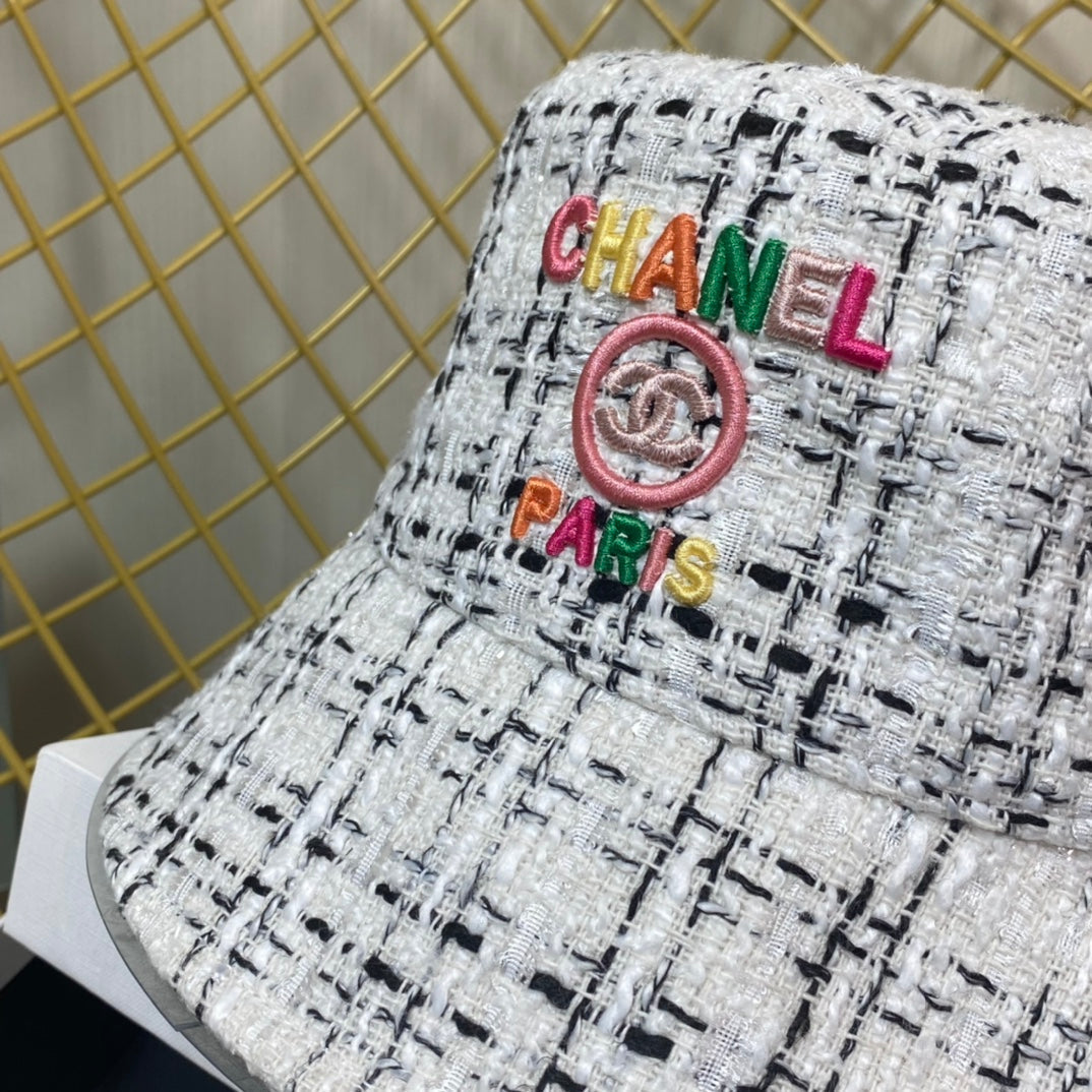 Sombrero de cubo bordado colorido de moda