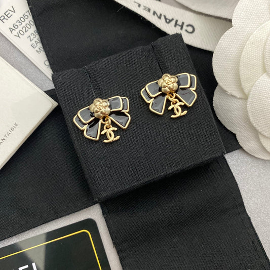 Boucles d'oreilles Camélia Artisanat Émaillé