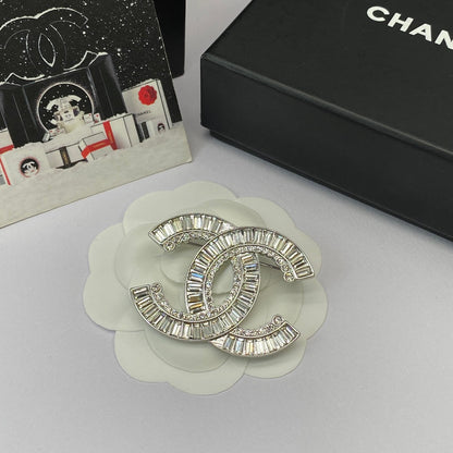 Broche y Pendientes de Plata con Baguettes de Cristal