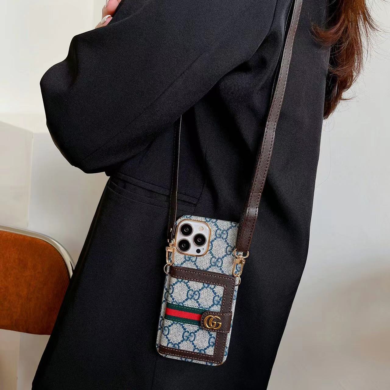 Funda tipo Cartera con Borde Dorado y Correa para Hombro