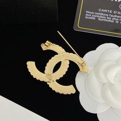 Broche de diamantes y perlas con temple