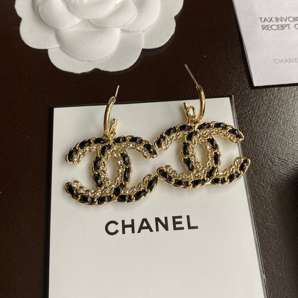 Pendientes colgantes de cuero negro y dorado