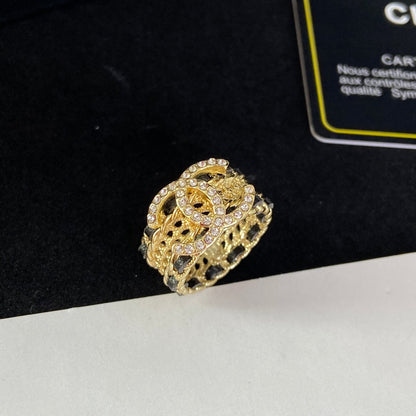 Anillo de cuero con temperamento fuerte