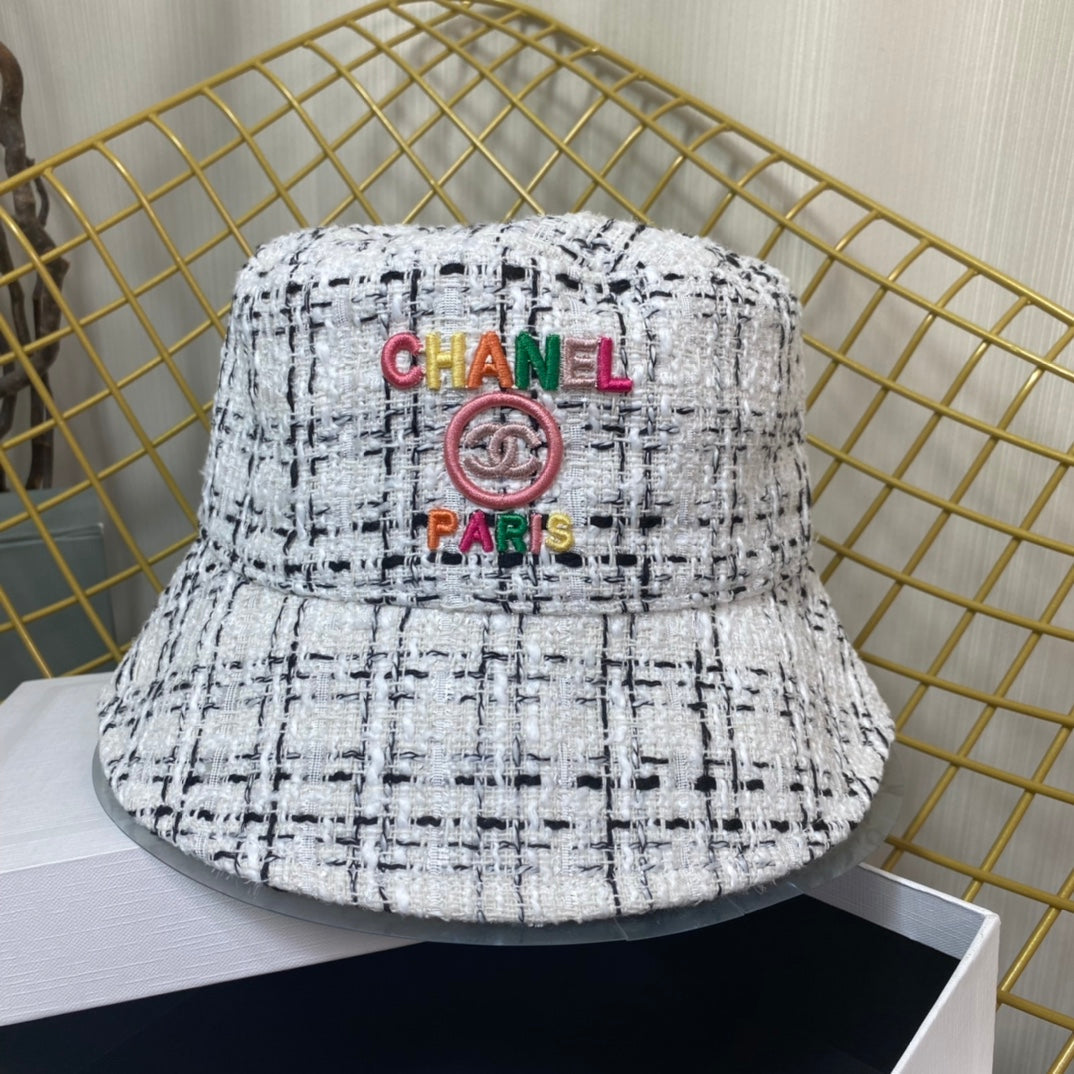 Sombrero de cubo bordado colorido de moda