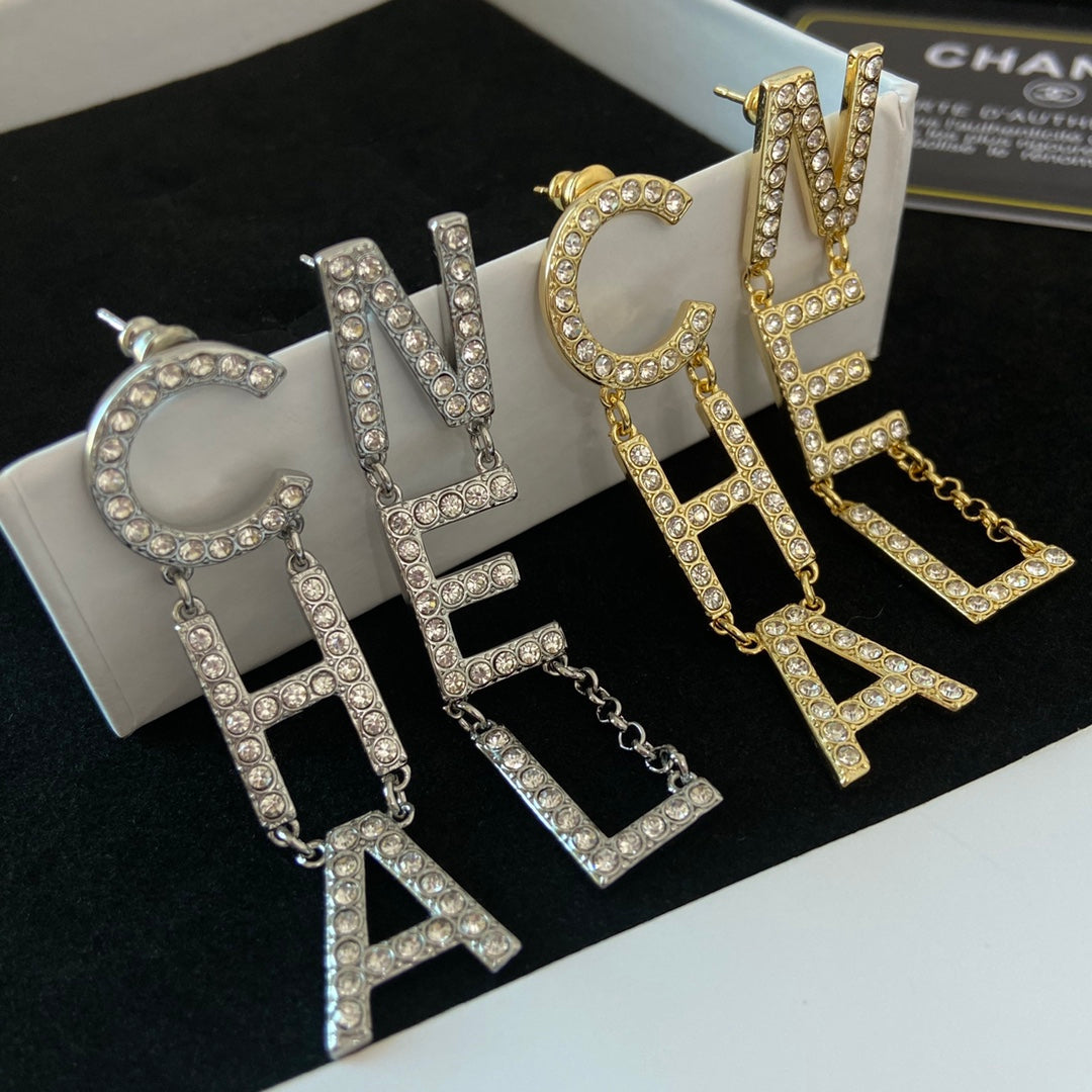 Pendientes de Letra con Diamantes de Temperamento