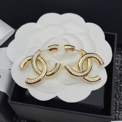 Boucles d'oreilles élégantes en or et diamants