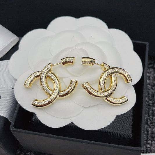 Boucles d'oreilles élégantes en or et diamants
