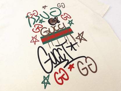 Camiseta con estampado de grafiti