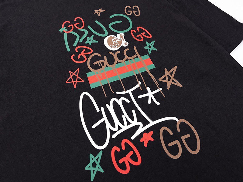 Camiseta con estampado de grafiti