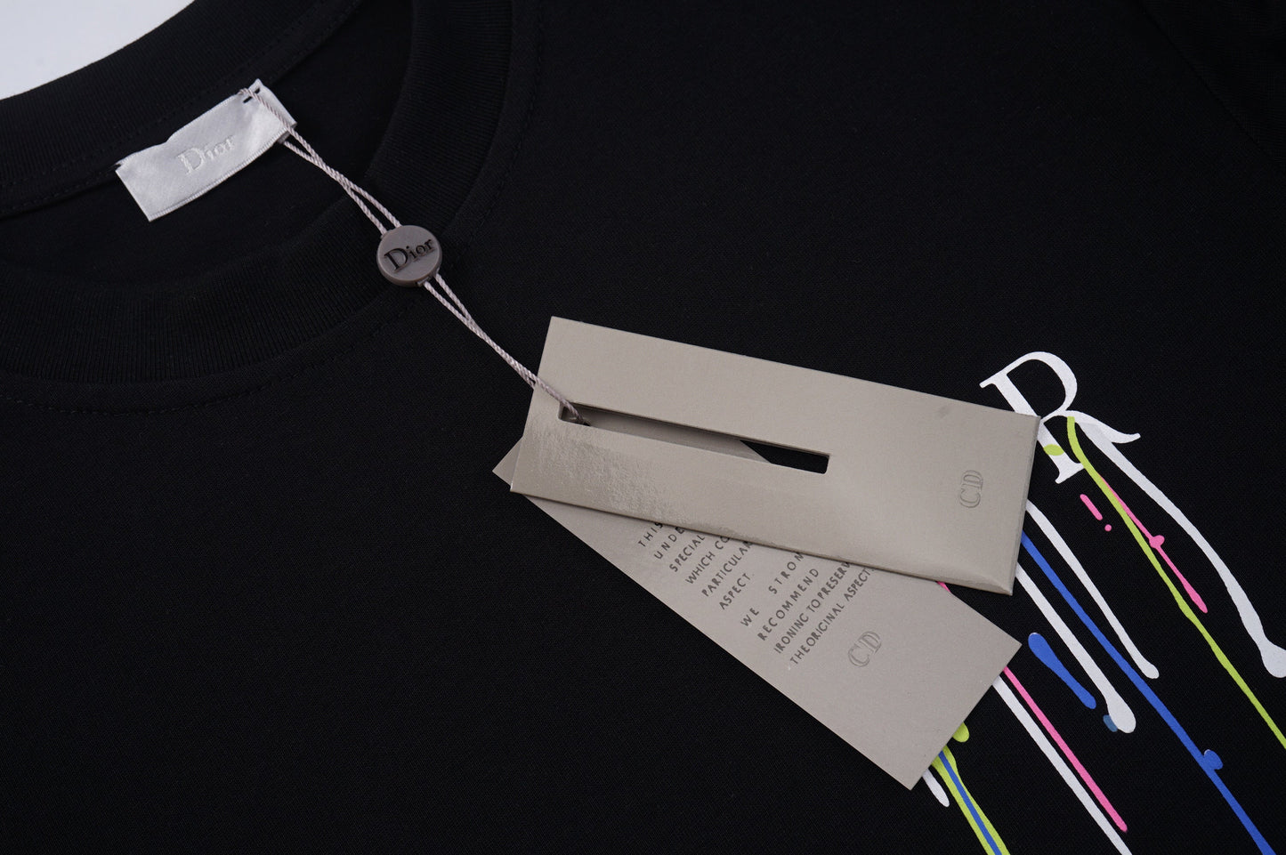 Camiseta con estampado tipo salpicadura de tinta