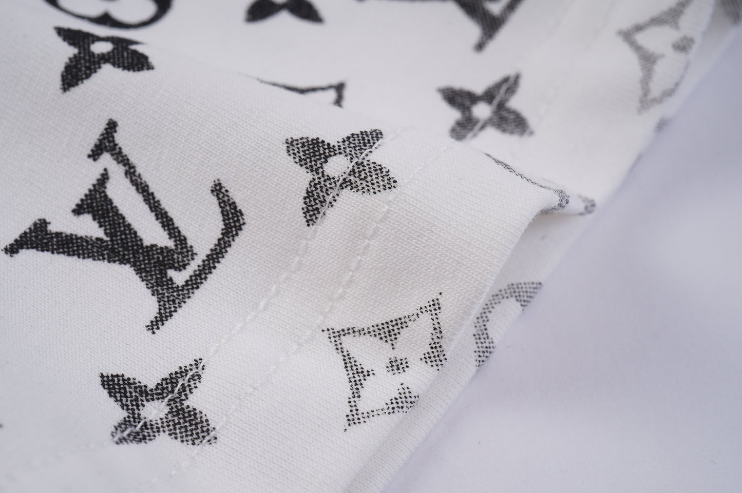 Camiseta con estampado de letras degradado