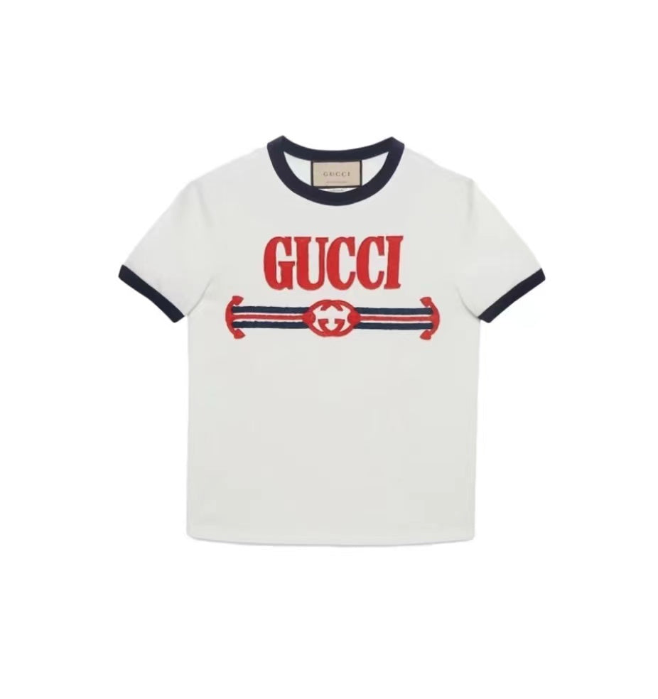 Nueva camiseta bordada entallada