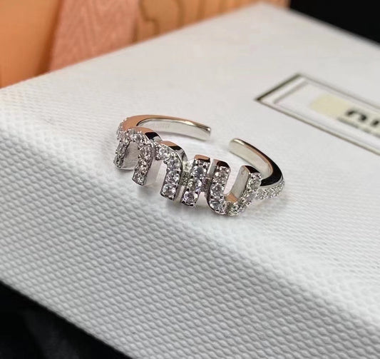 Bague ouverte luxueuse en strass