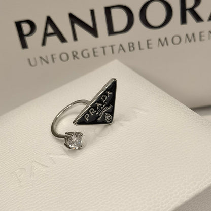 Anillo Abierto de Cristal con Símbolo de Triángulo