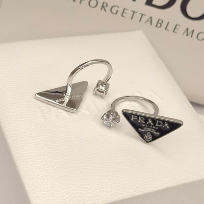 Anillo Abierto de Cristal con Símbolo de Triángulo