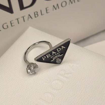 Anillo Abierto de Cristal con Símbolo de Triángulo