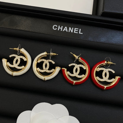 Boucles d'oreilles créoles demi-cercles en émail blanc