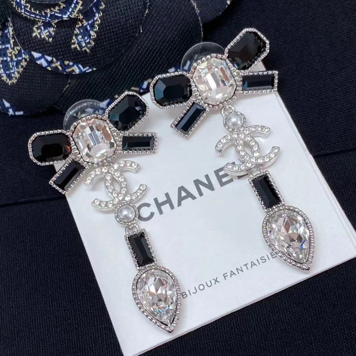 Pendientes de lazo con diamantes de imitación elegantes