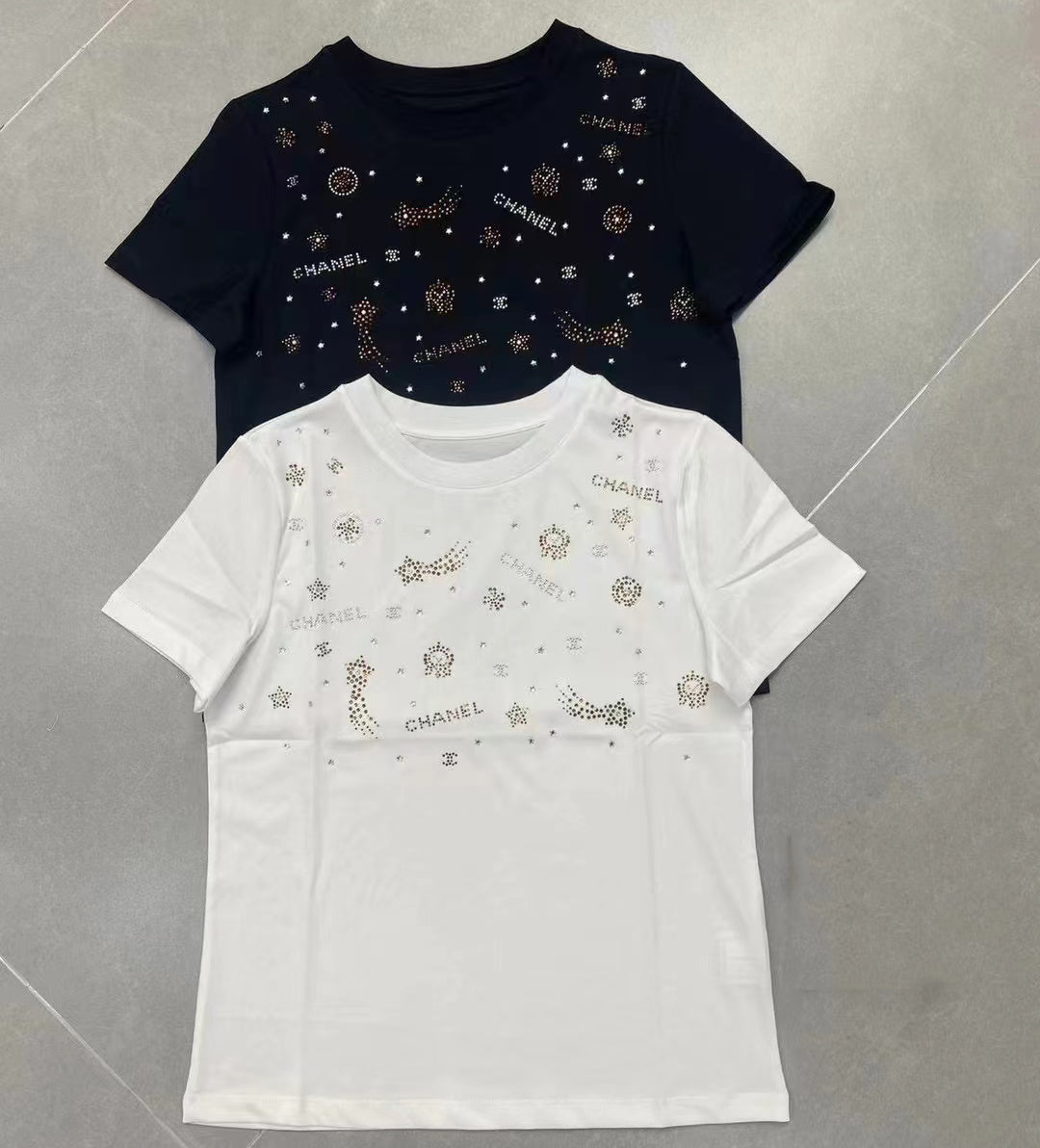 Camisetas con mangas de pedrería