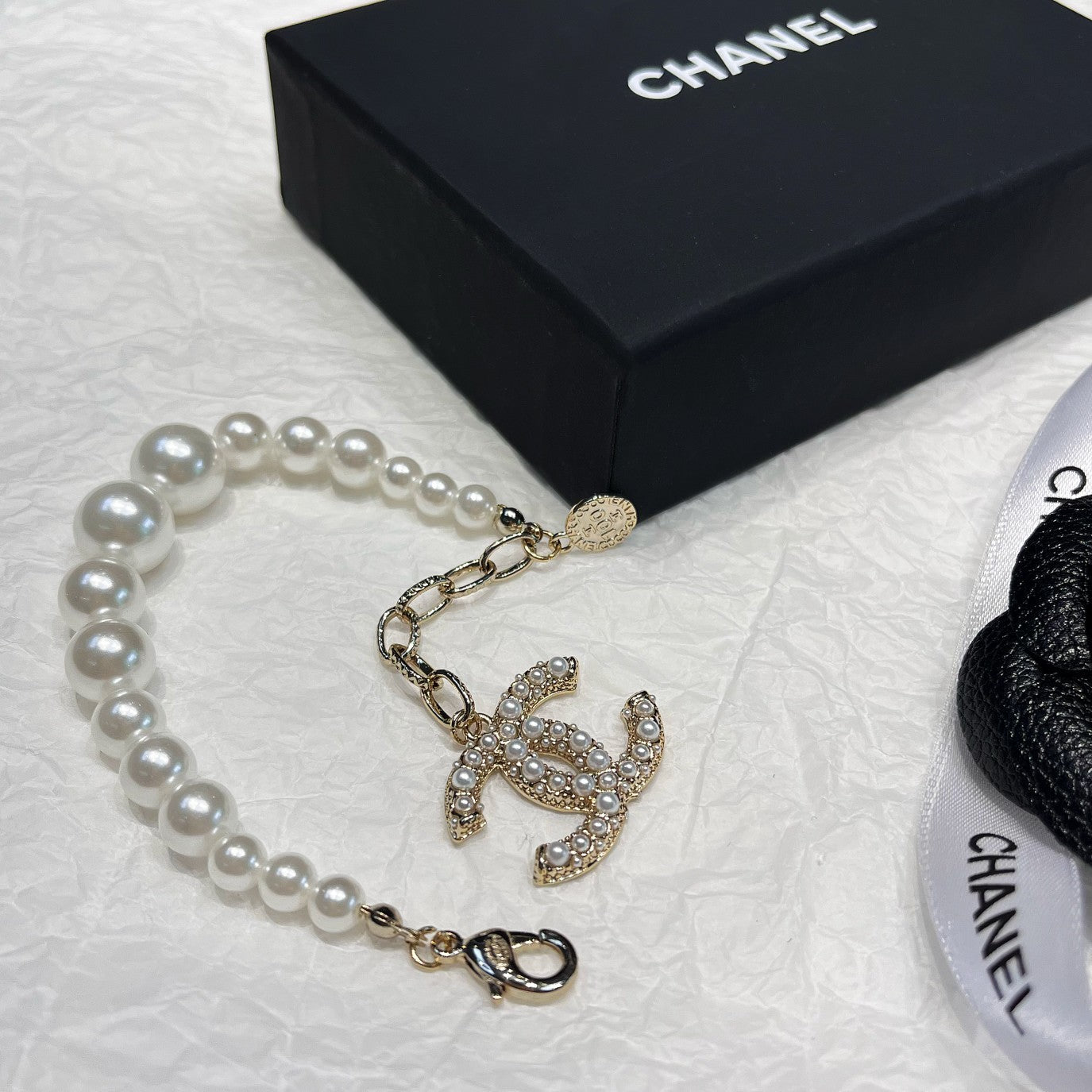 Pulsera de perlas elegante y a la moda