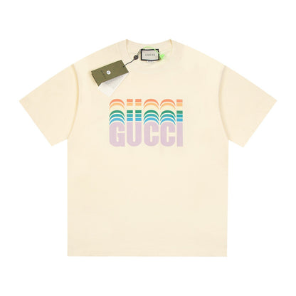 Camiseta con estampado arcoíris