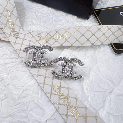Pendientes de doble capa de perlas y cristales a la moda
