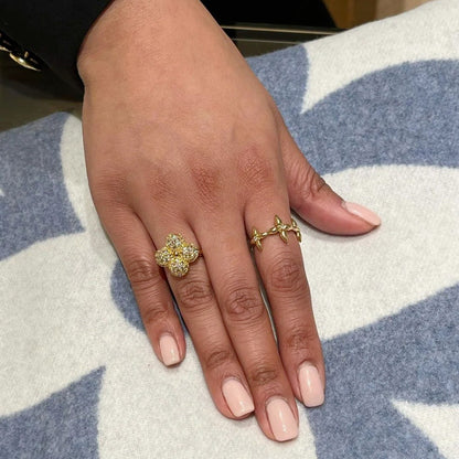 Anillo abierto floral de diamante