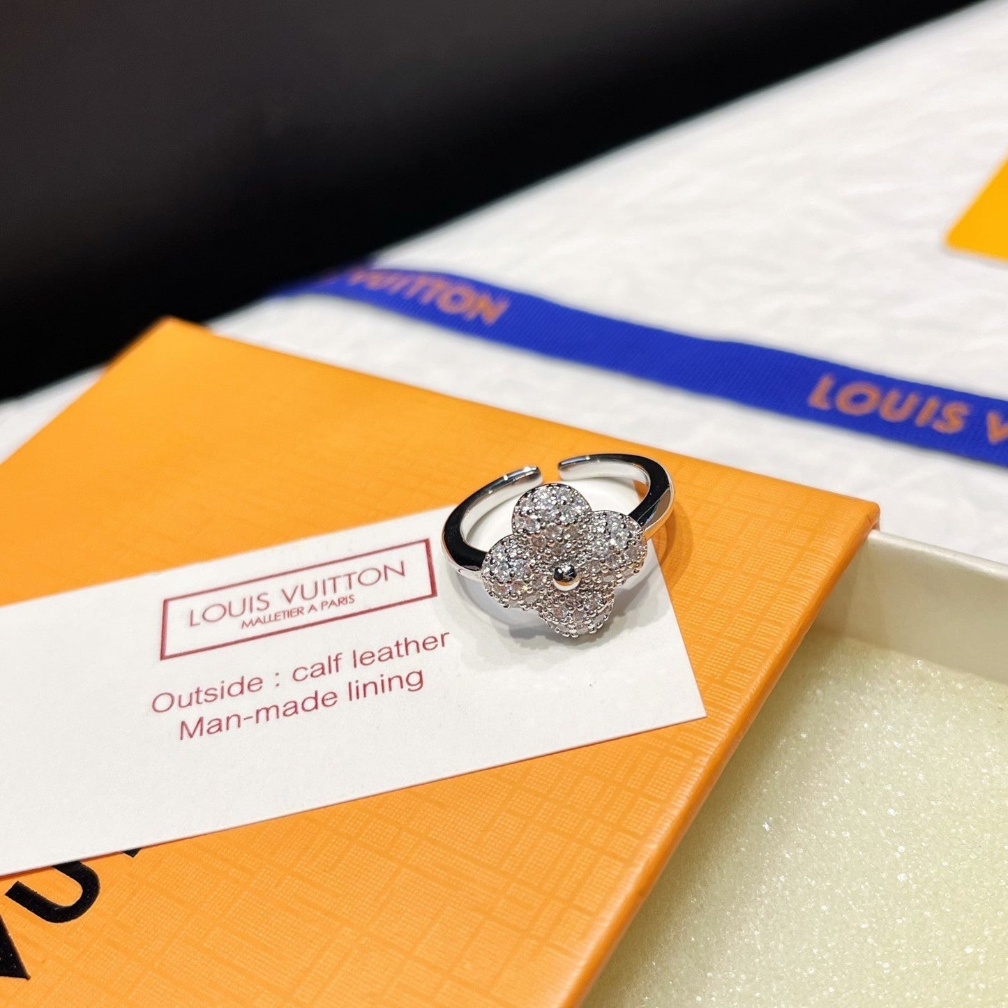 Anillo abierto floral de diamante
