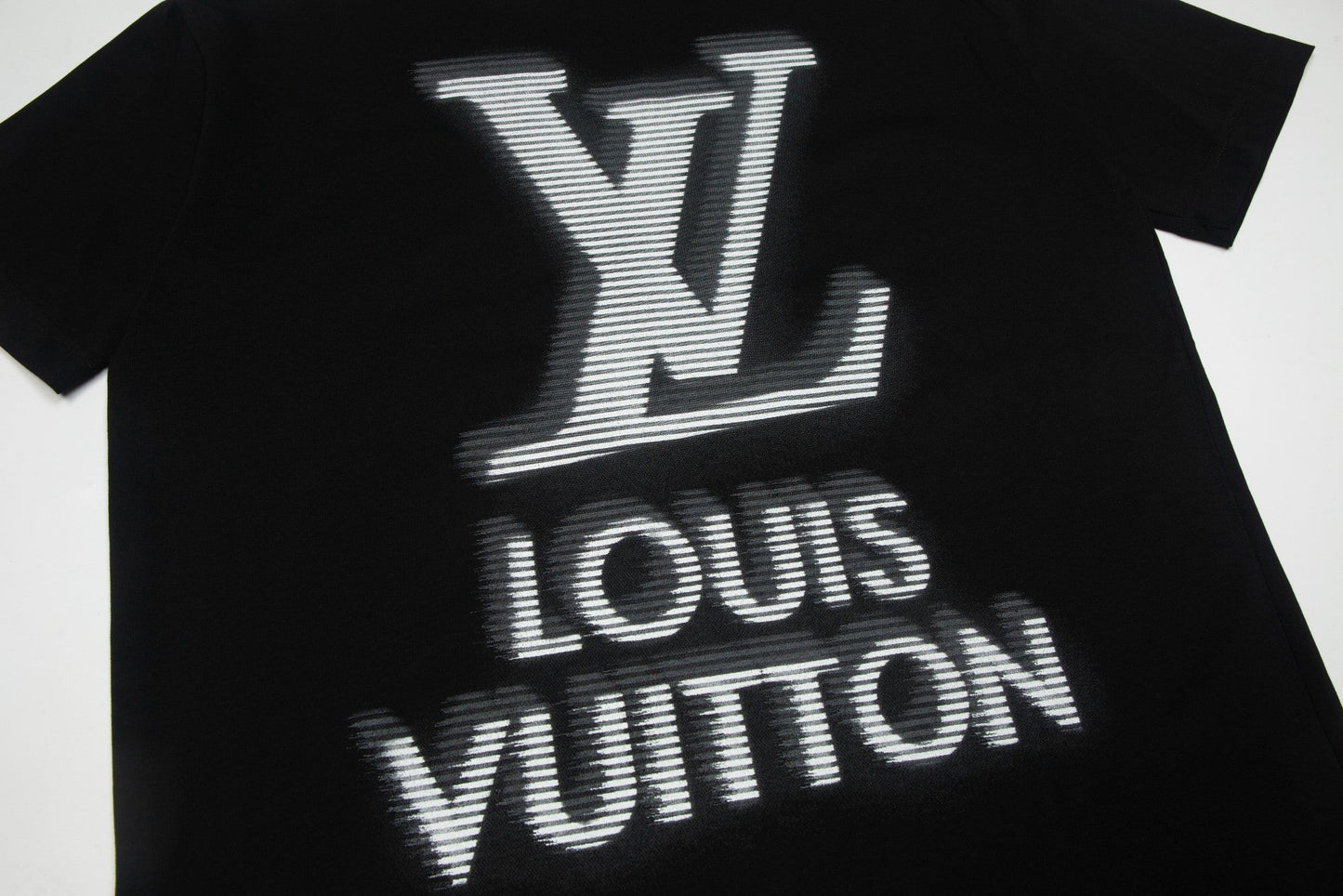 Camiseta estampada vintage desgastada