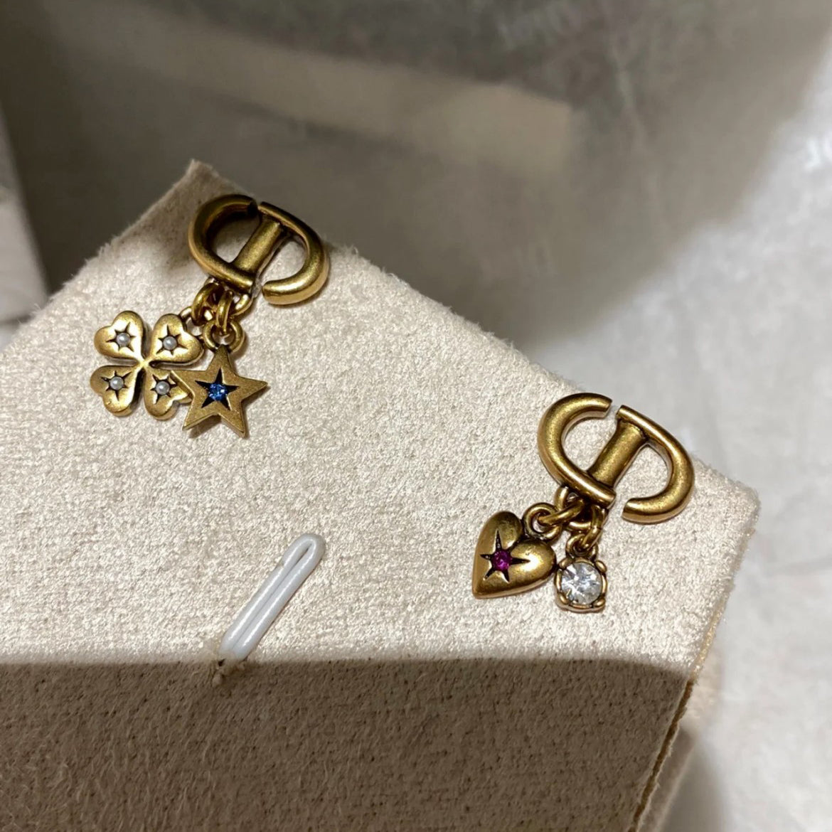 Pendientes asimétricos vintage de la suerte
