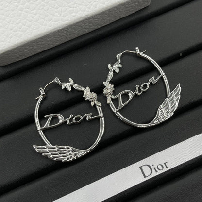 Boucles d'oreilles lettre, fleur et ailes