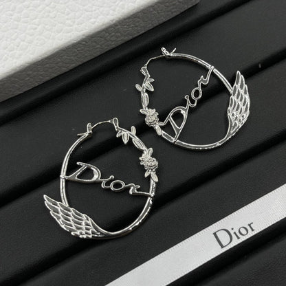 Boucles d'oreilles lettre, fleur et ailes