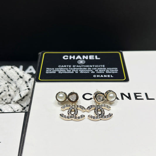 Boucles d'oreilles pendantes logo cœur en perles
